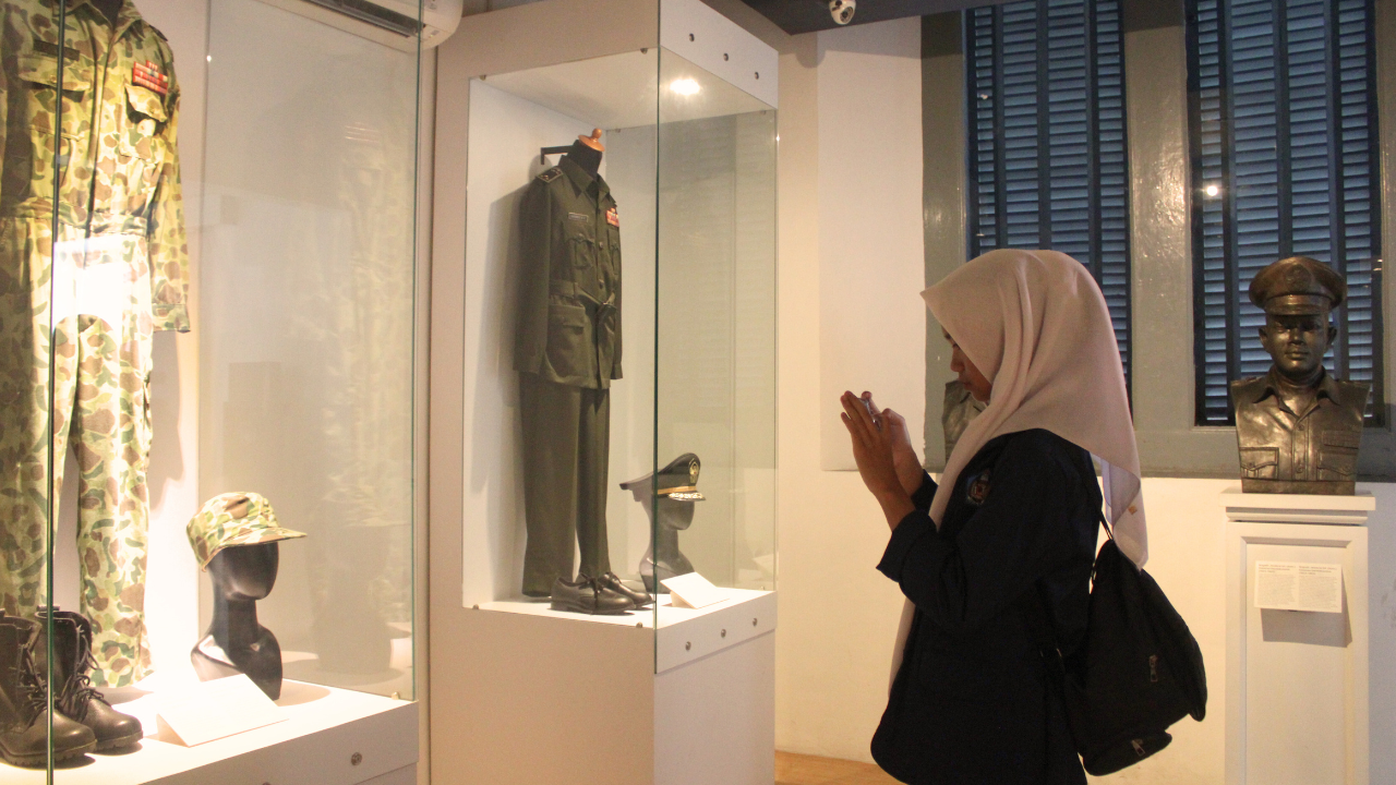 Menelusuri Jejak Sejarah